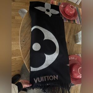 Louis Vuitton Ultimate Noir Scarf - Brand New